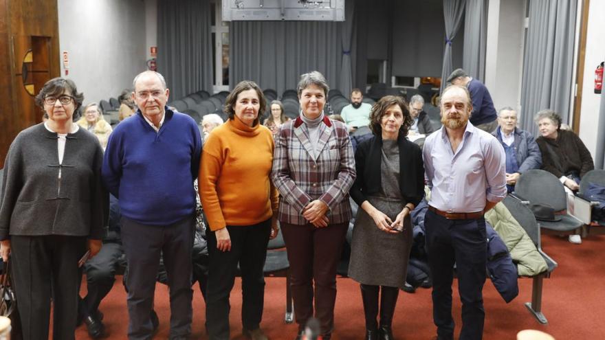 Por la izquierda, Amalia Zomeño, Juan Carlos Villaverde, María Fernández, Susana Luque, Raquel Suárez y Pablo Roza. | FERNANDO RODRÍGUEZ