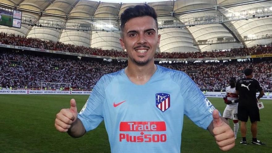 Joaquín Muñoz, con la camiseta del Atlético de Madrid, cierra el plantel malaguista en los últimos minutos de mercado.