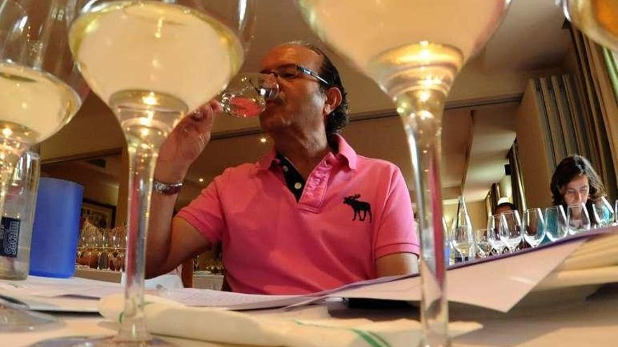 Un cata de vinos albariños. // Iñaki Abella