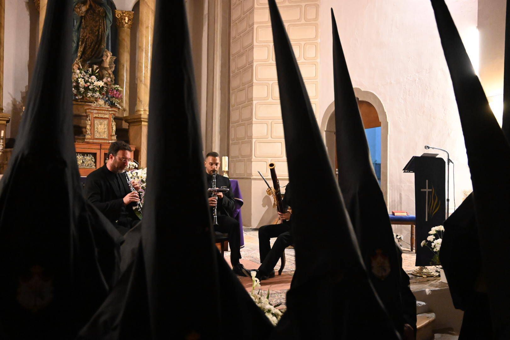 El Cristo del Amor y la Virgen de la Consolación en la iglesia de la Concepción este Jueves Santo.