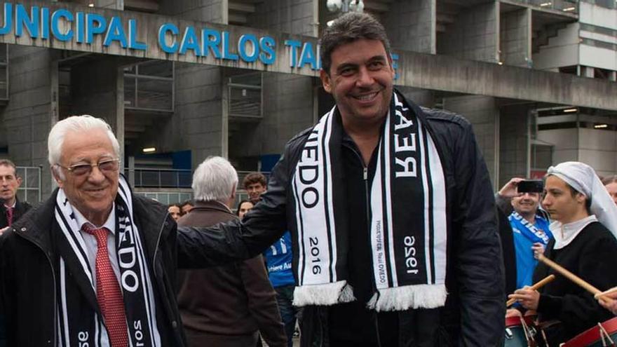 Arturo Elías y el Padre Ángel, en el aniversario del club de la temporada pasada.