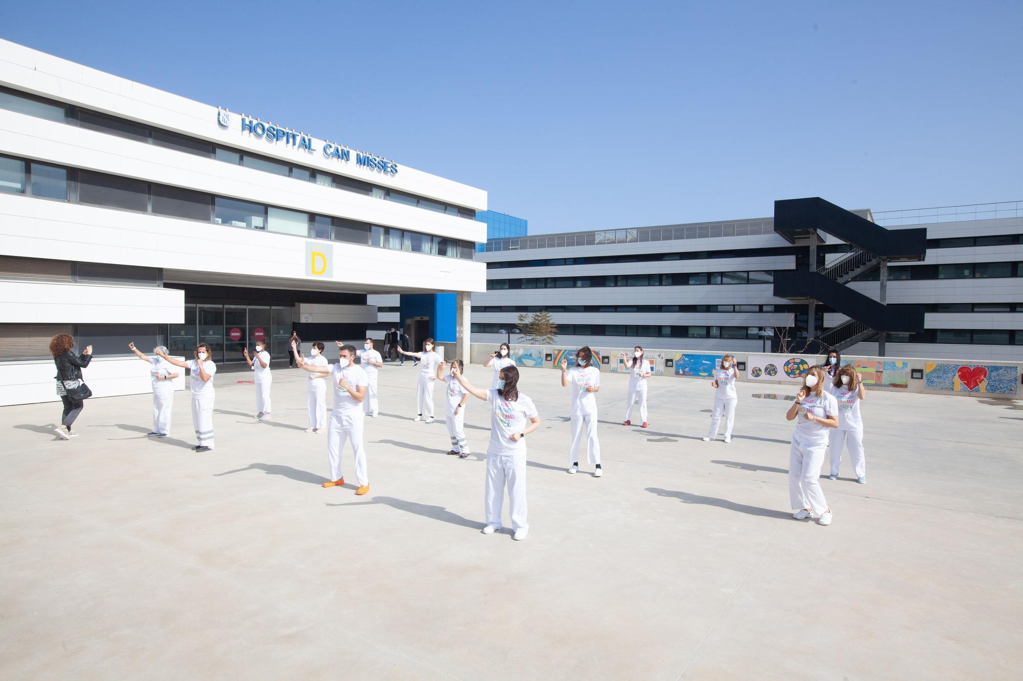 Personal del Hospital Can Misses, en Ibiza, baila la coreografía de 'El Hormiguero'