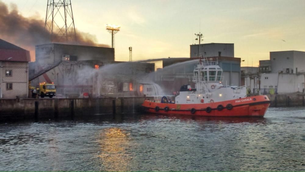 Incendio en la antigua fábrica de hielo de Avilés