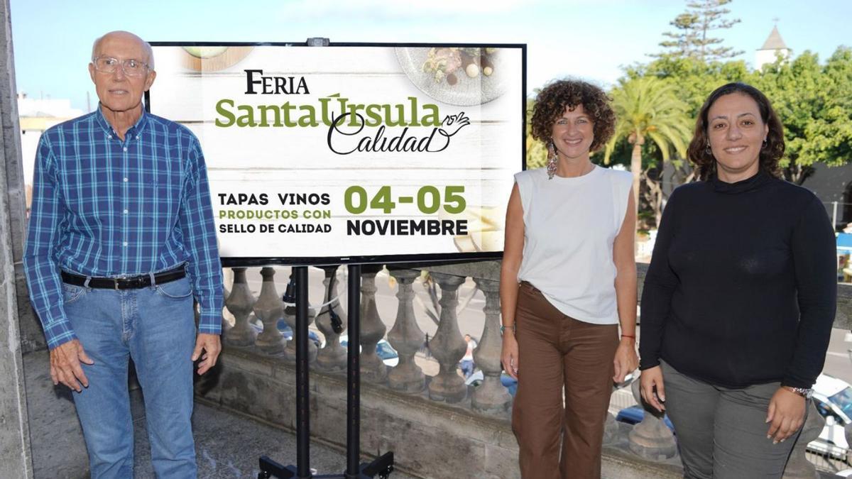 El alcalde, Juan Acosta, y las ediles Janira Gutiérrez y Elisa Hernández en la presentación de Santa Úrsula Calidad.