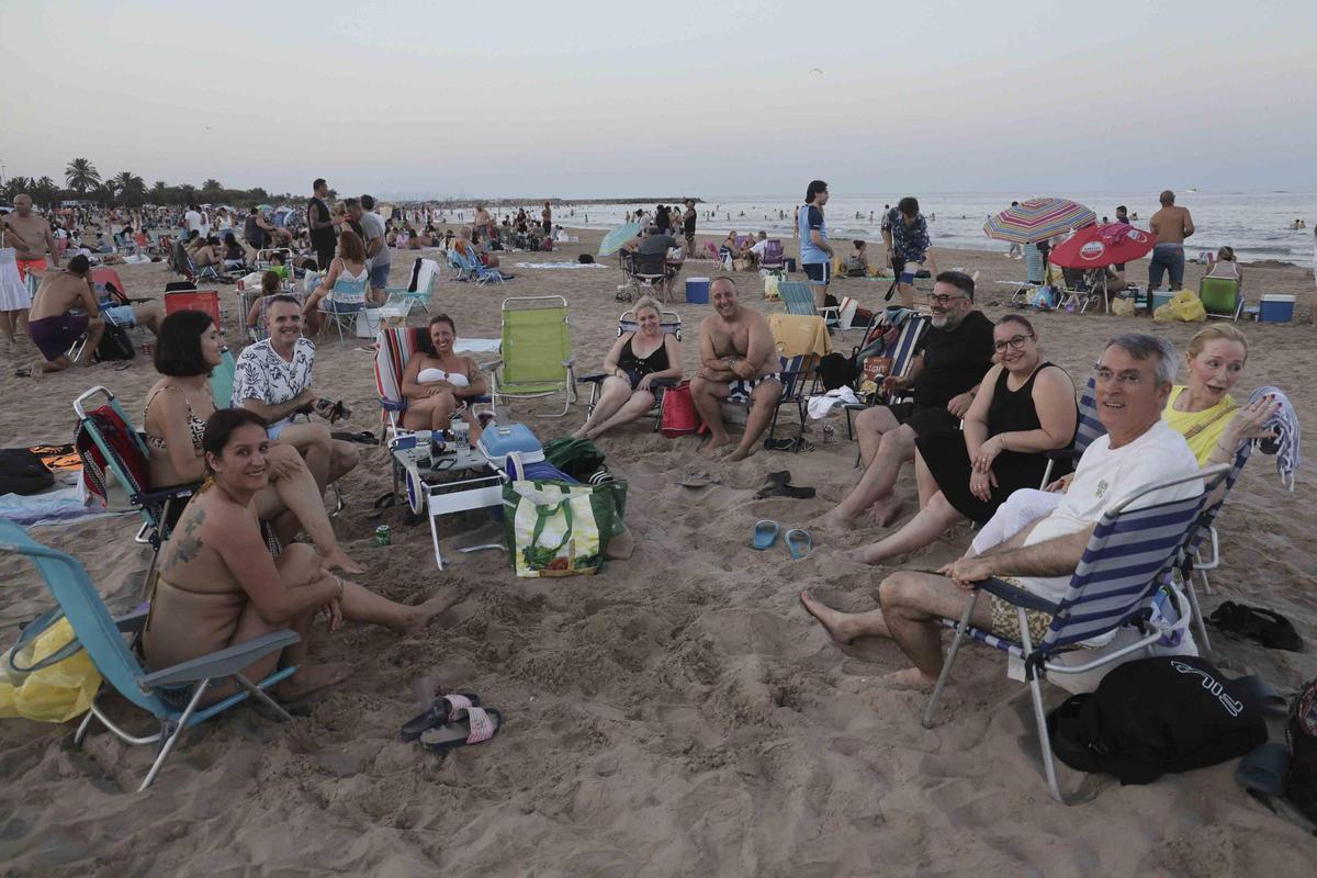 Las imágenes que ha dejado la Noche de San Juan sin hogueras en Sagunt