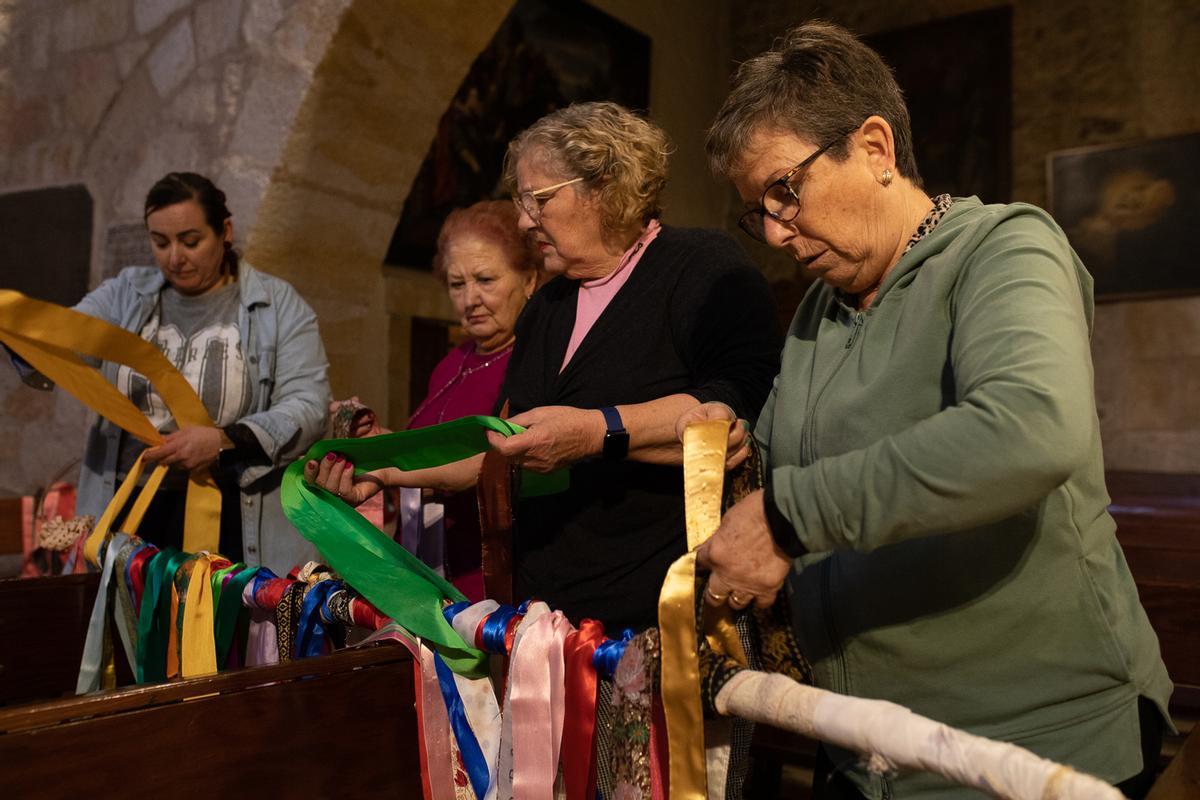 Las águedas de San Frontis visten a la santa Las águedas de San Frontis visten a la santa