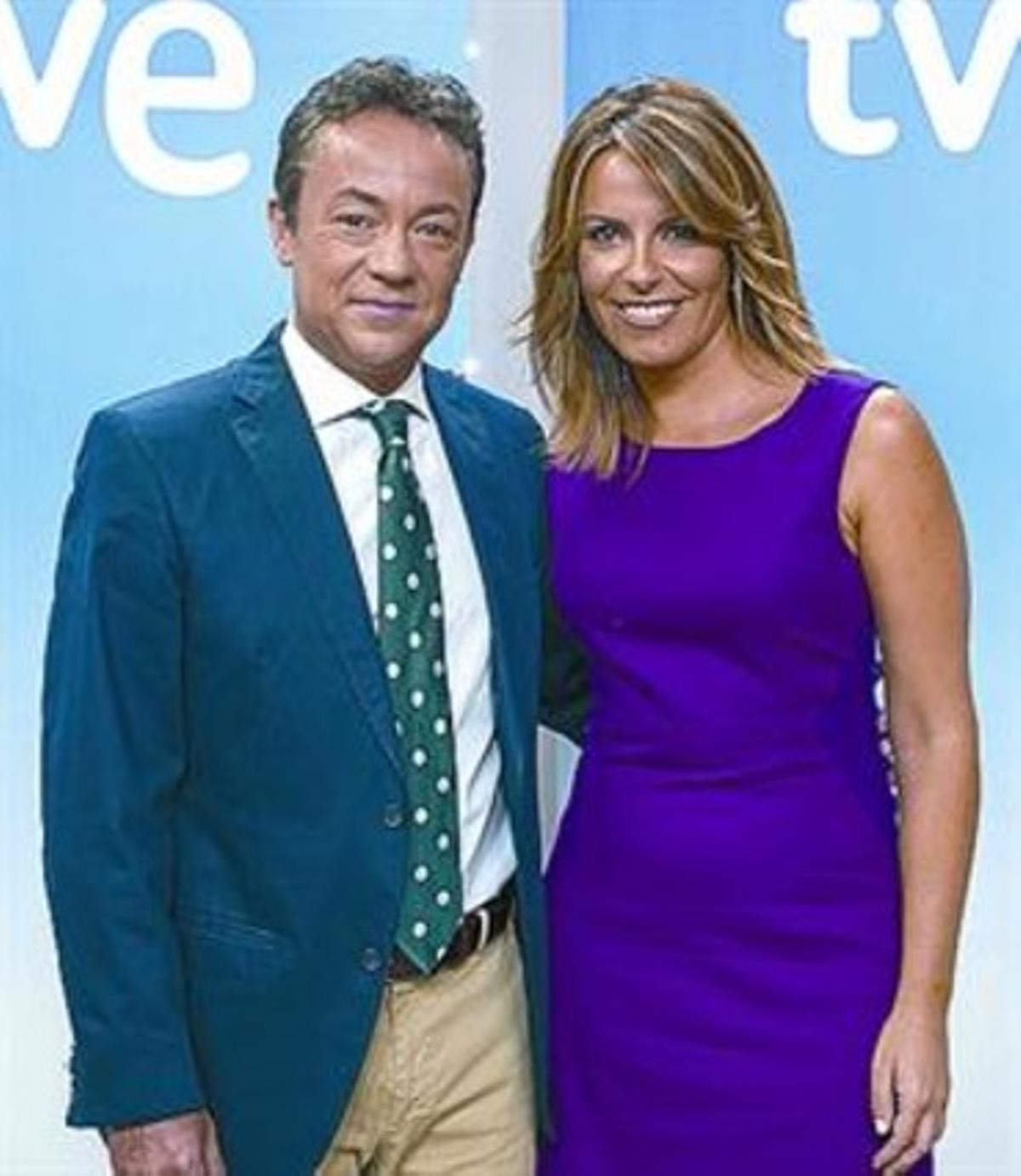 Jesús Álvarez, Ana Blanco y Marcos López, del ’TD-2’. A la dreta, Sergio Sauca y Pilar García Muñiz, del ’TD-1’.