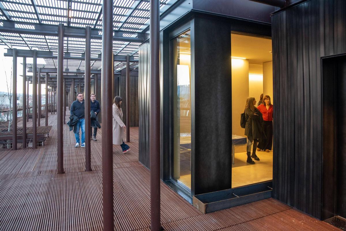 Tots els apartaments tenen sortida a la gran terrassa de l'edifici