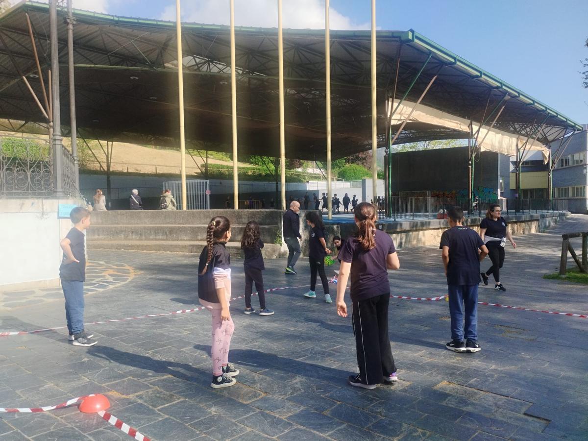 Así fue la jornada de Educación Física en la Calle del colegio Bernardo Gurdiel de Grado