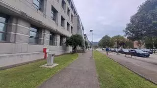 Mieres recibe los monolitos de la antigua Escuela de Minas de Oviedo en plena polémica : "Serán tratados con el máximo respeto, como merecen"