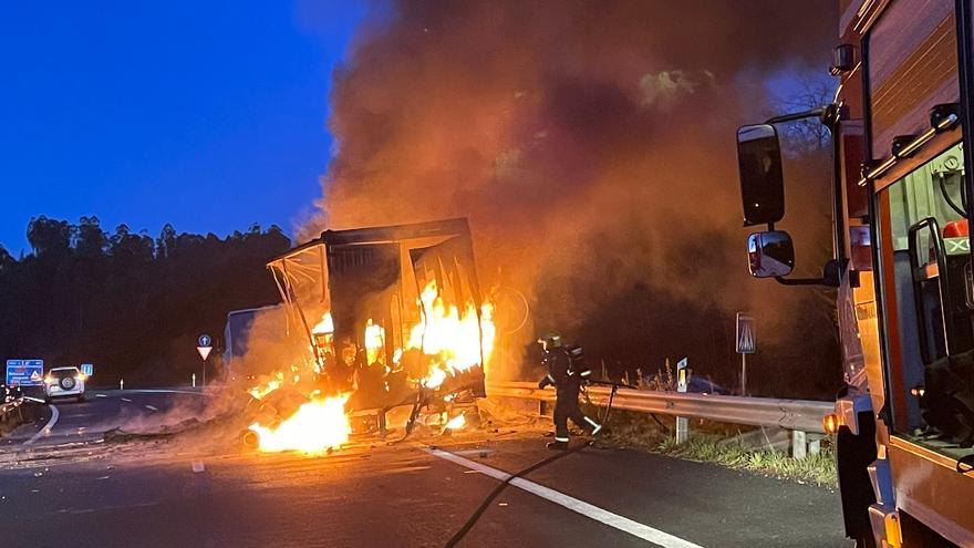 Betanzos cierra la captación de agua por un vertido al Mendo provocado por el incendio del camión