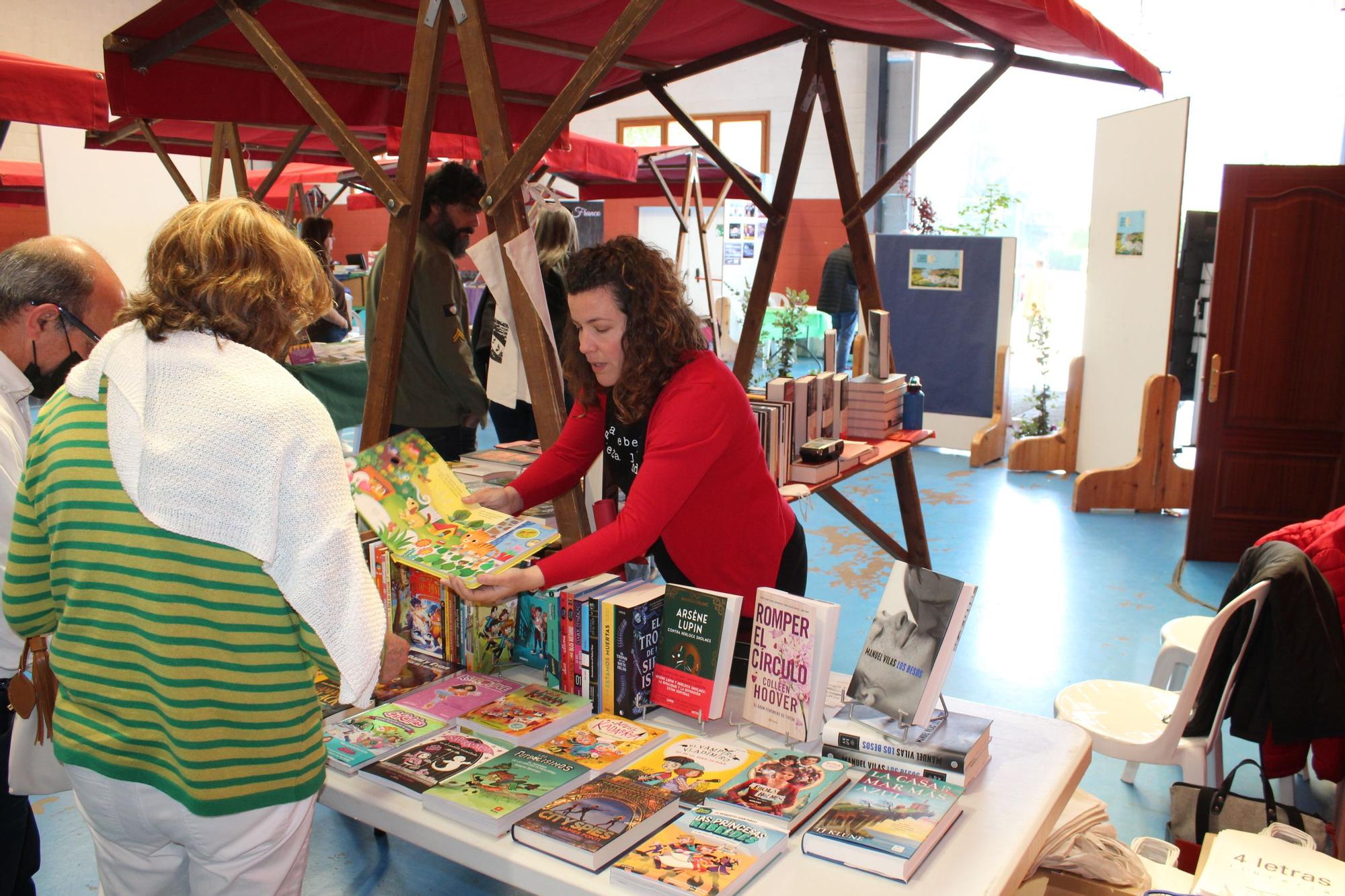 EN IMÁGENES: Así fue la Feria del Libro en Navia