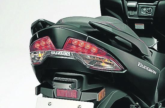 Nueva Suzuki Burgman 400 ABS, equilibrio en maxi-scooter