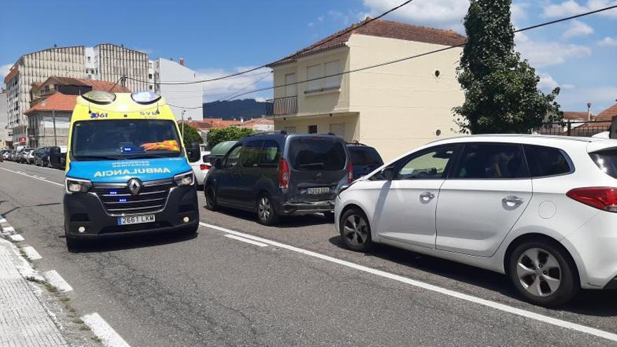 El accidente en la Avenida de Vigo, en Cangas.   | // FDV