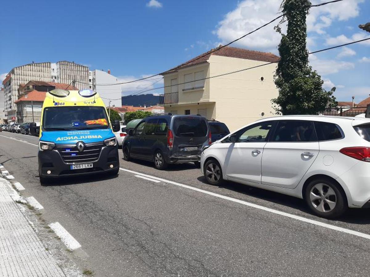 El accidente en la Avenida de Vigo, en Cangas.   | // FDV