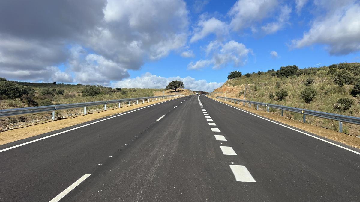 Las obras de acondicionamiento de la carretera CC-429,  que conecta Logrosán con la Ex-116