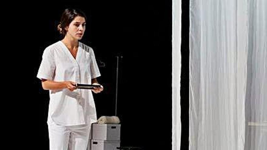 Aida Oset fa el paper d&#039;una infermera que ha de deixar la feina i vol descobrir-ne els motius