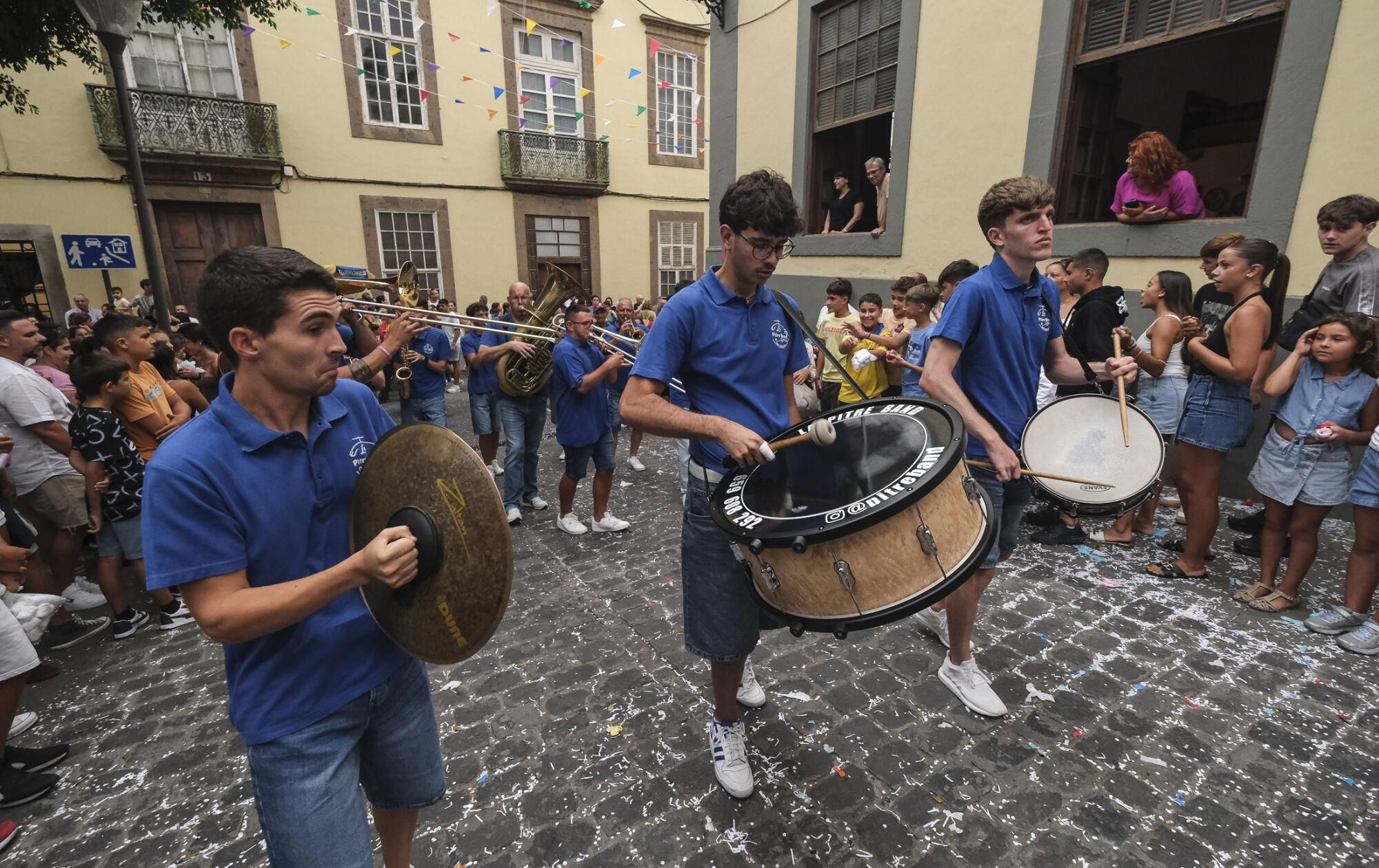 Batalla de flores en las Fiestas de la Virgen de Guíaa