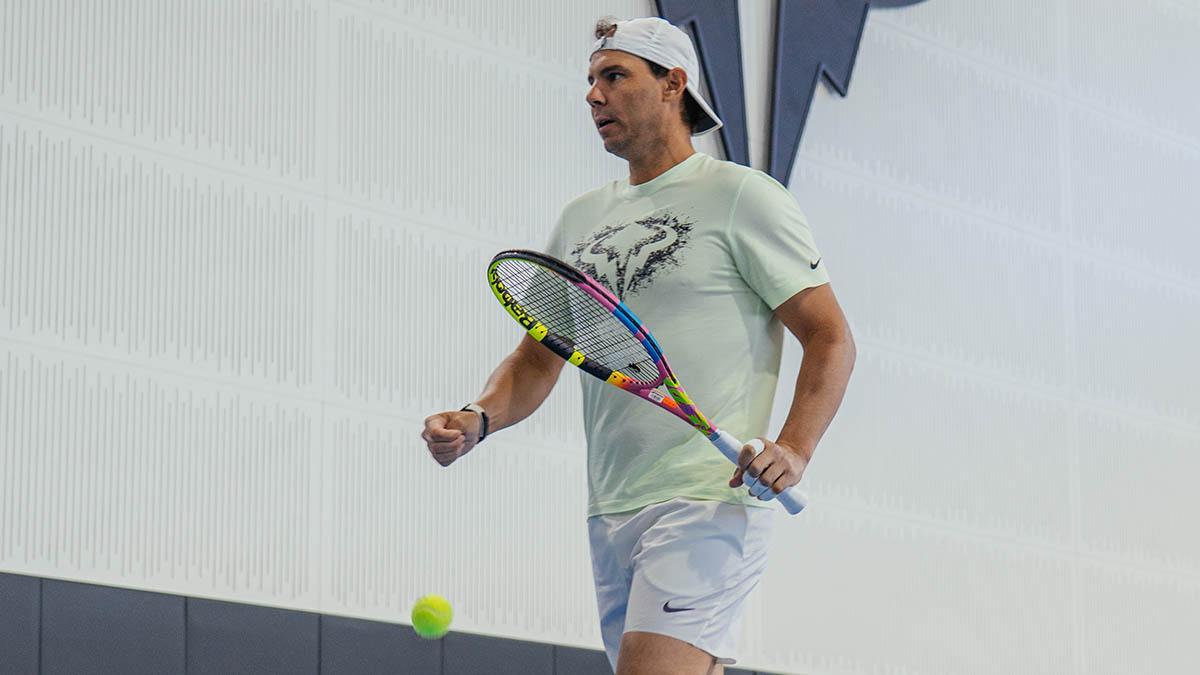 Rafa Nadal vuelve a entrenar a tenis un año después de su retirada