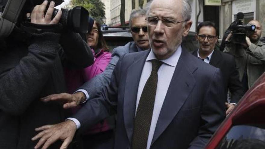 El juez ordena el embargo de bienes a Rato por 18 millones, incluida su pensión del FMI