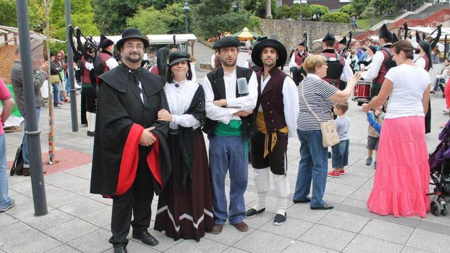 Clarín llena Candás de asturianía