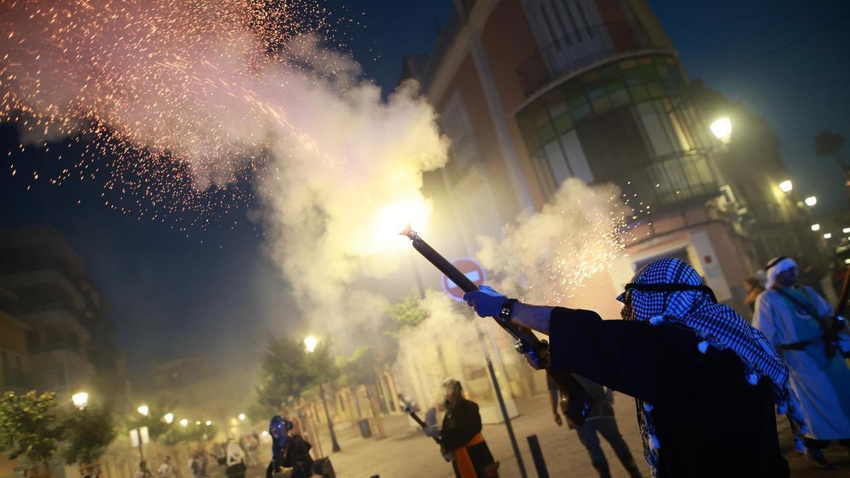 Una atronadora batalla sacude Orihuela Una atronadora batalla sacude Orihuela