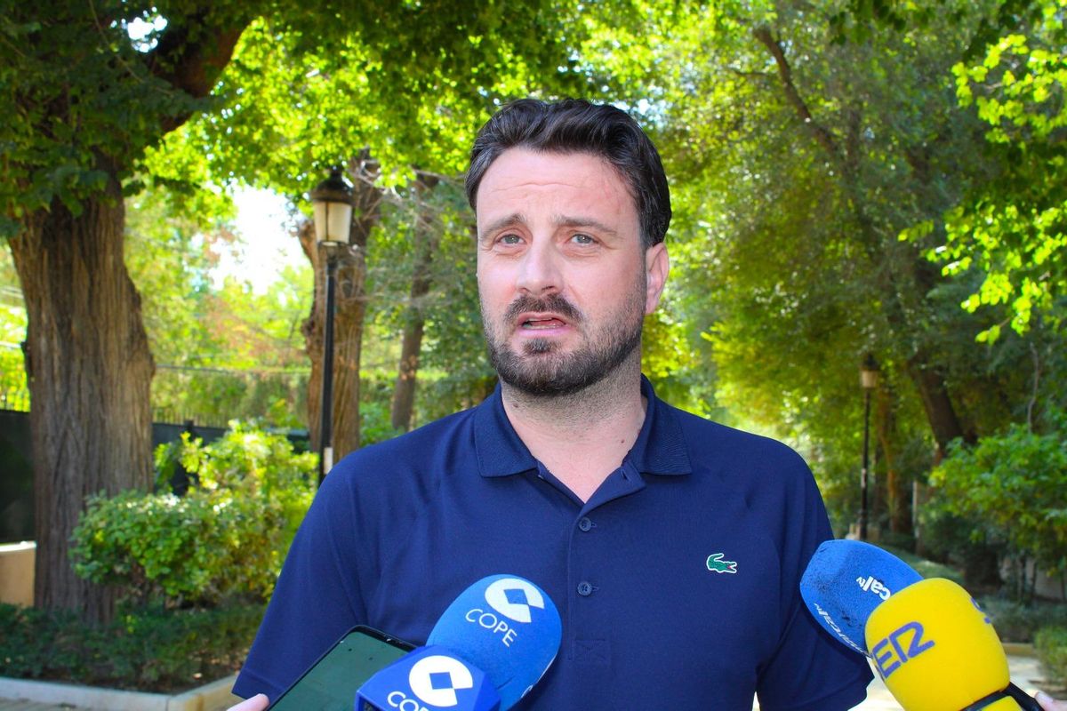 Antonio David Sánchez, edil responsable de Parques y Jardines, durante su comparecencia.