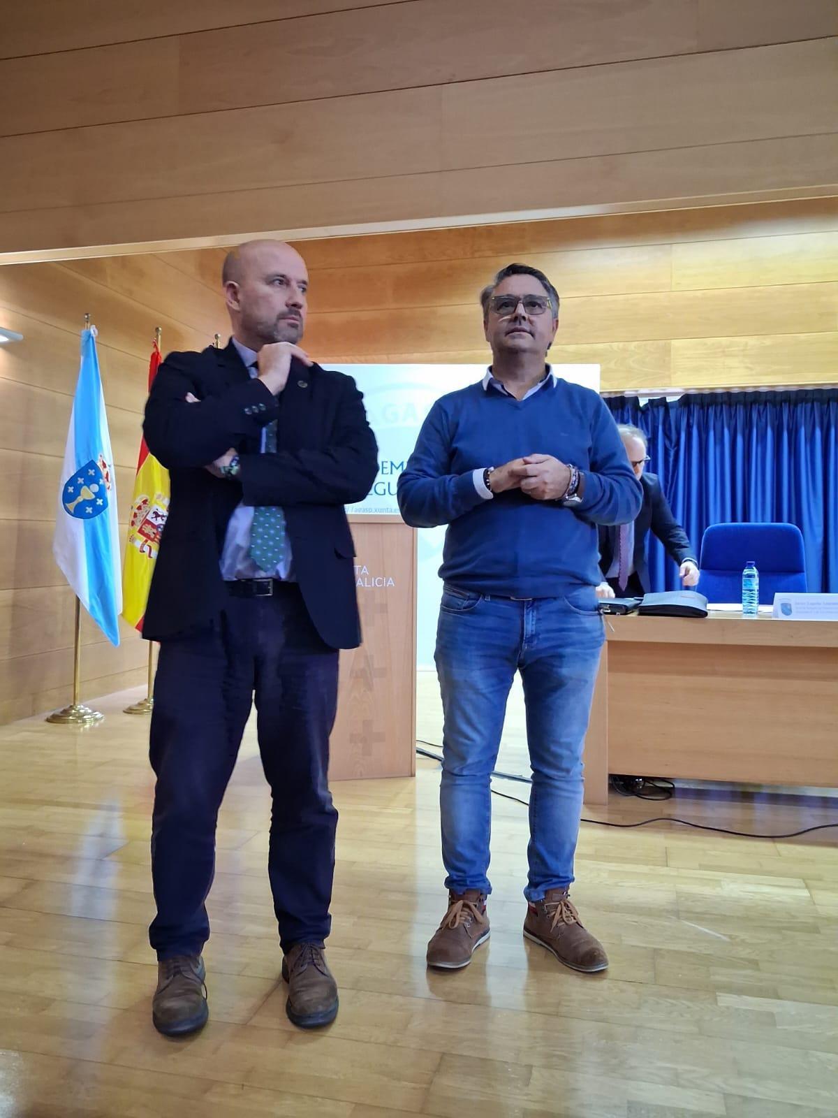 Fernando Alonso junto al presidente de la Fundación Galega contra o Narcotráfico, Manuel Couceiro, esta semana en A Estrada