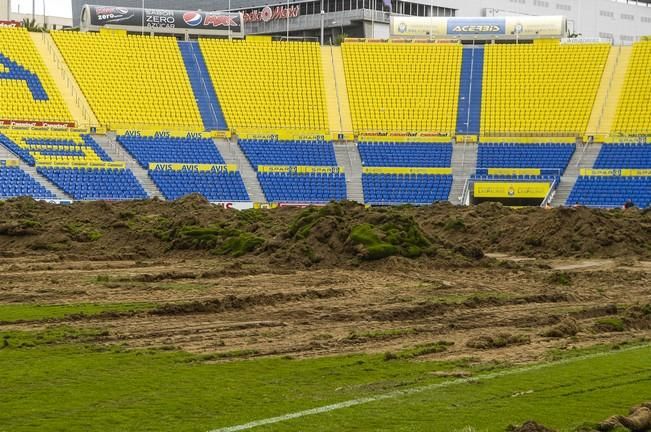 PREPARANDO EL CESPED PARA LA PROXIMA TEMPORADA