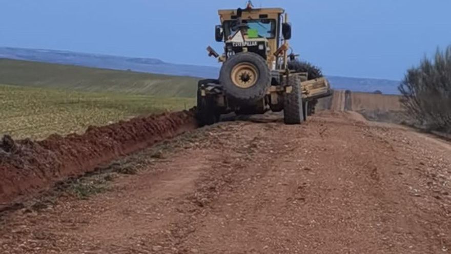 Reparación de los caminos en La Guareña