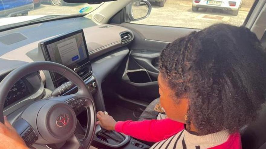 Lo dice una directiva europea: un curso de 7 horas permitirá conducir coches manuales con el carnet de vehículos automáticos
