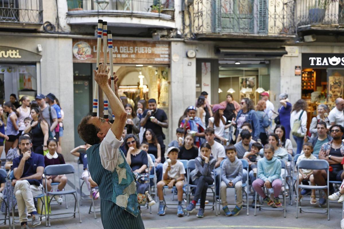 Fotos de les Festes de Primavera, amb espectacles de circ i la trobada de sacaires