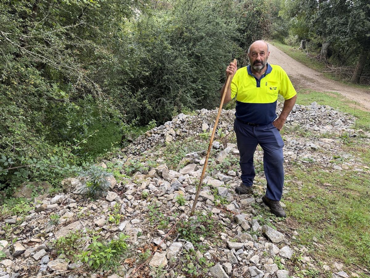 Protesta de vecinos de Llerandi (Parres) contra la destrucciòn de una laguna