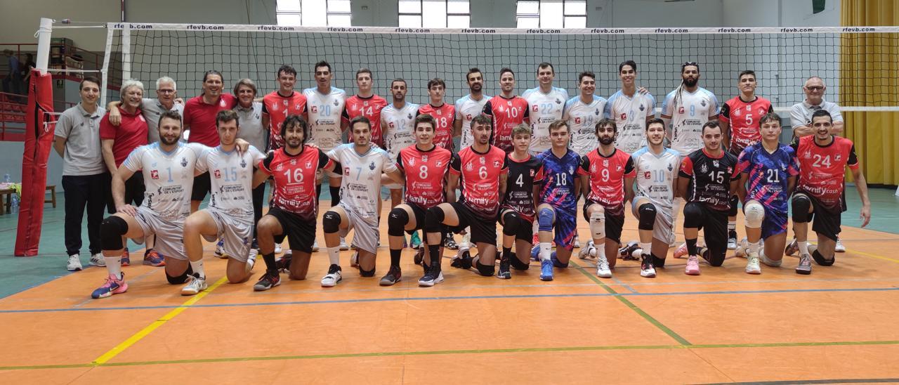 Jugadores y técnicos del Xàtiva y el Leleman en la semifinal.