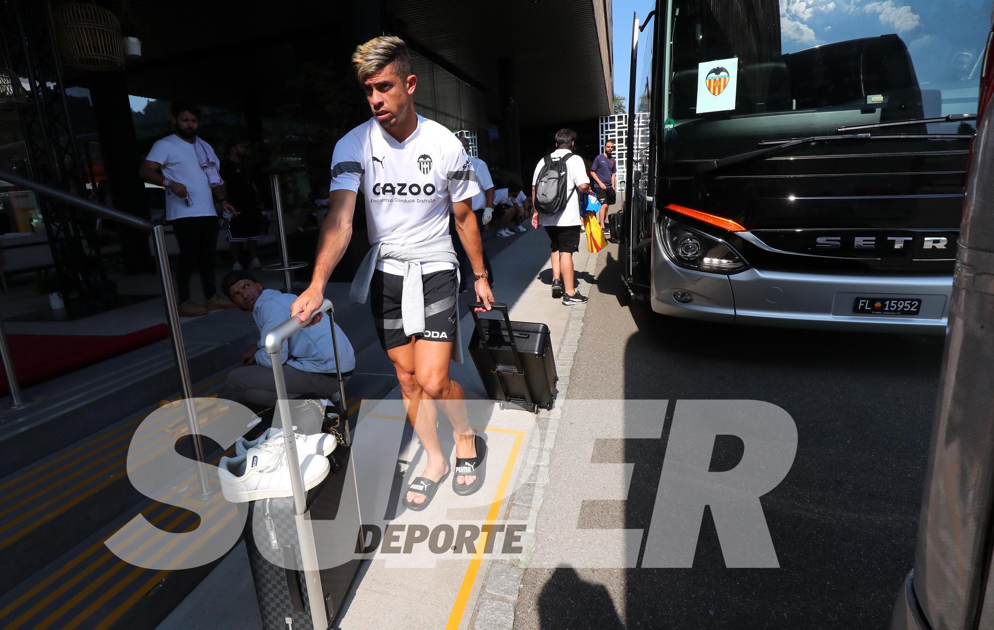 Salida del Valencia cf de St. Gallen rumbo a Stuttgart