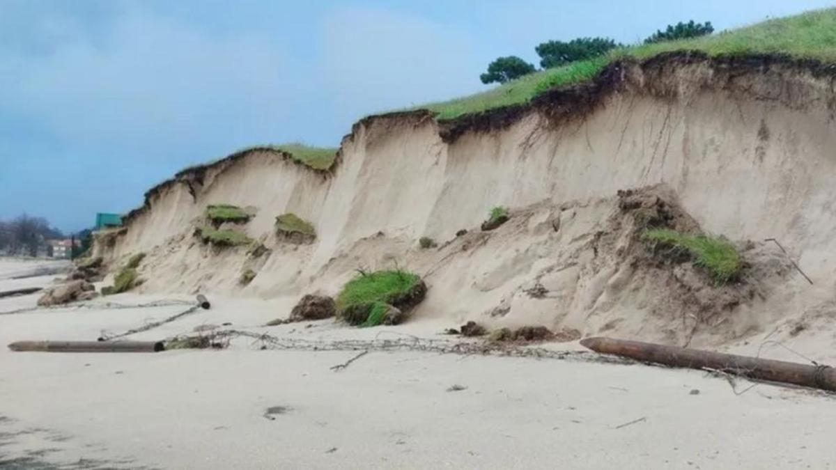 Duna de A Calzoa, afectada por los temporales.
