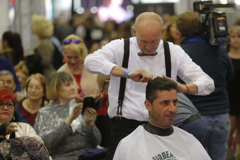 Corte de pelo simultáneo en València