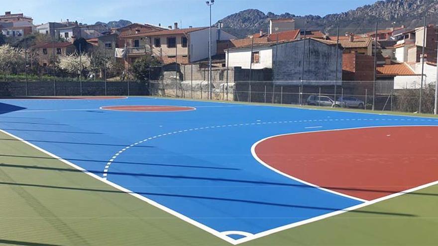 La diputación arregla las pistas polideportivas de Navalvillar de Ibor