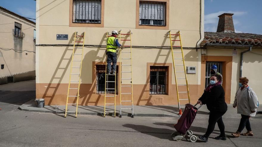 Despliegue de fibra óptica en una localidad zamorana.