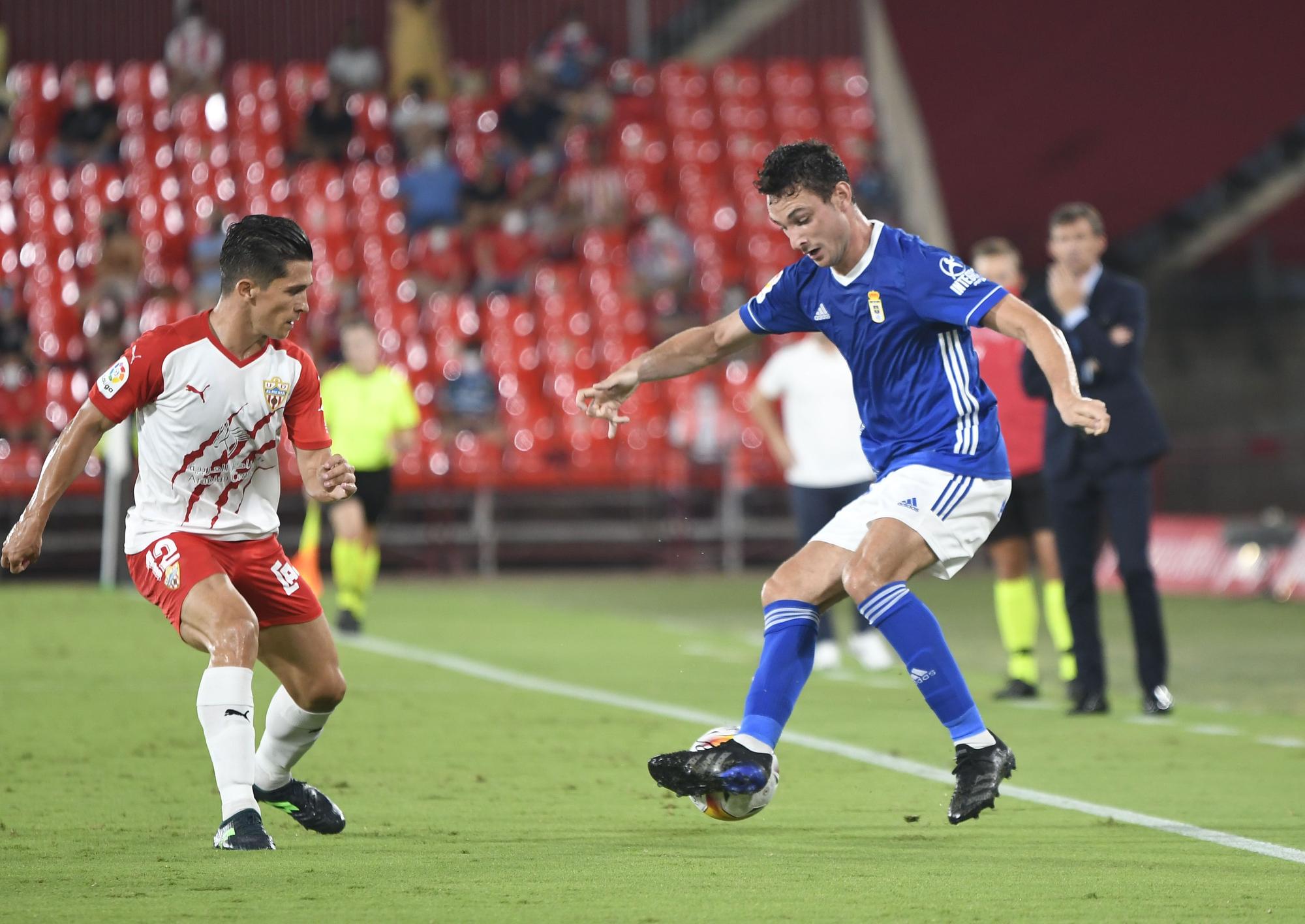 El partido entre el Almería y el Real Oviedo, en imágenes