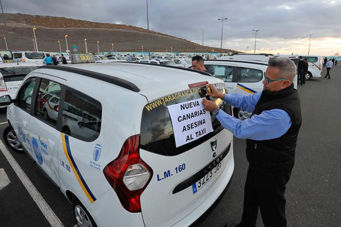 Protesta de taxistas contra el día libre