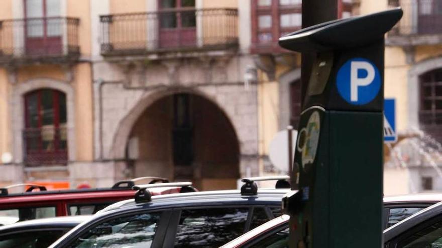 Coches en la zona azul.