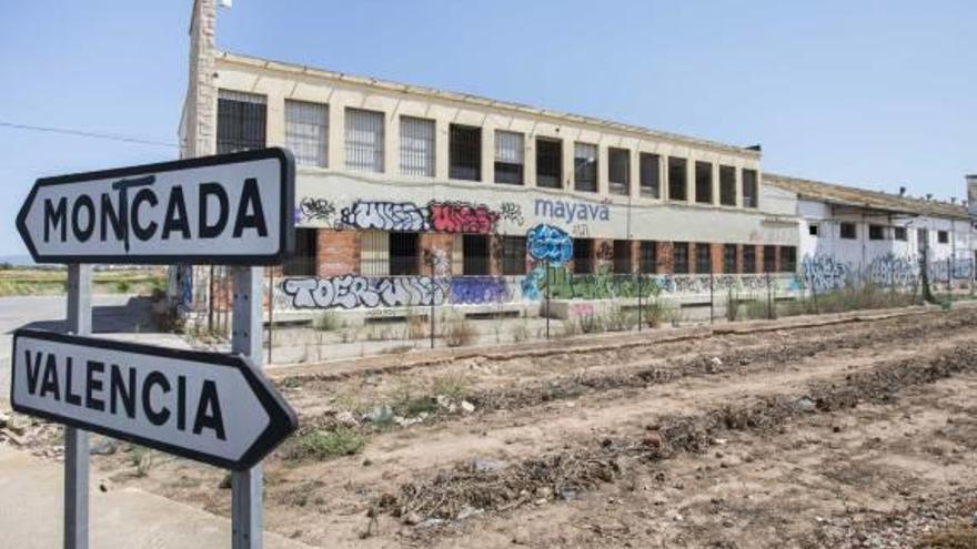 Estado actual del antiguo matadero de aves de Borbotó y el viejo almacén hortofrutícola de Poble Nou.