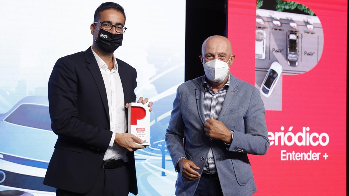 Francisco Hidalgo (Dacia) recoge el Premio Automobile Barcelona by El Periódico