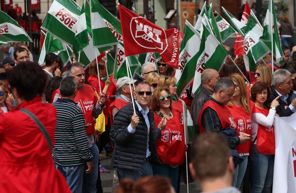 Miles de personas participan en la marcha convocada por los sindicatos para este martes, Día Internacional del Trabajo