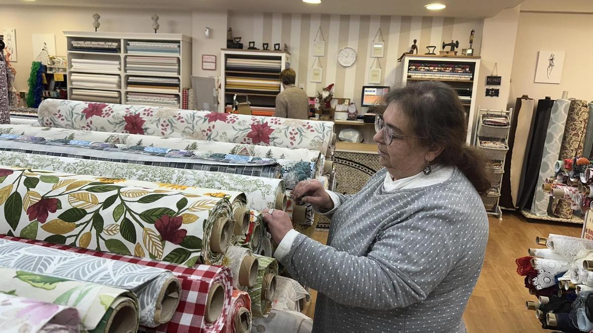 VÍDEO: Las rebajas toman el comercio local de El Llano con “descuentos reales y trato de barrio”