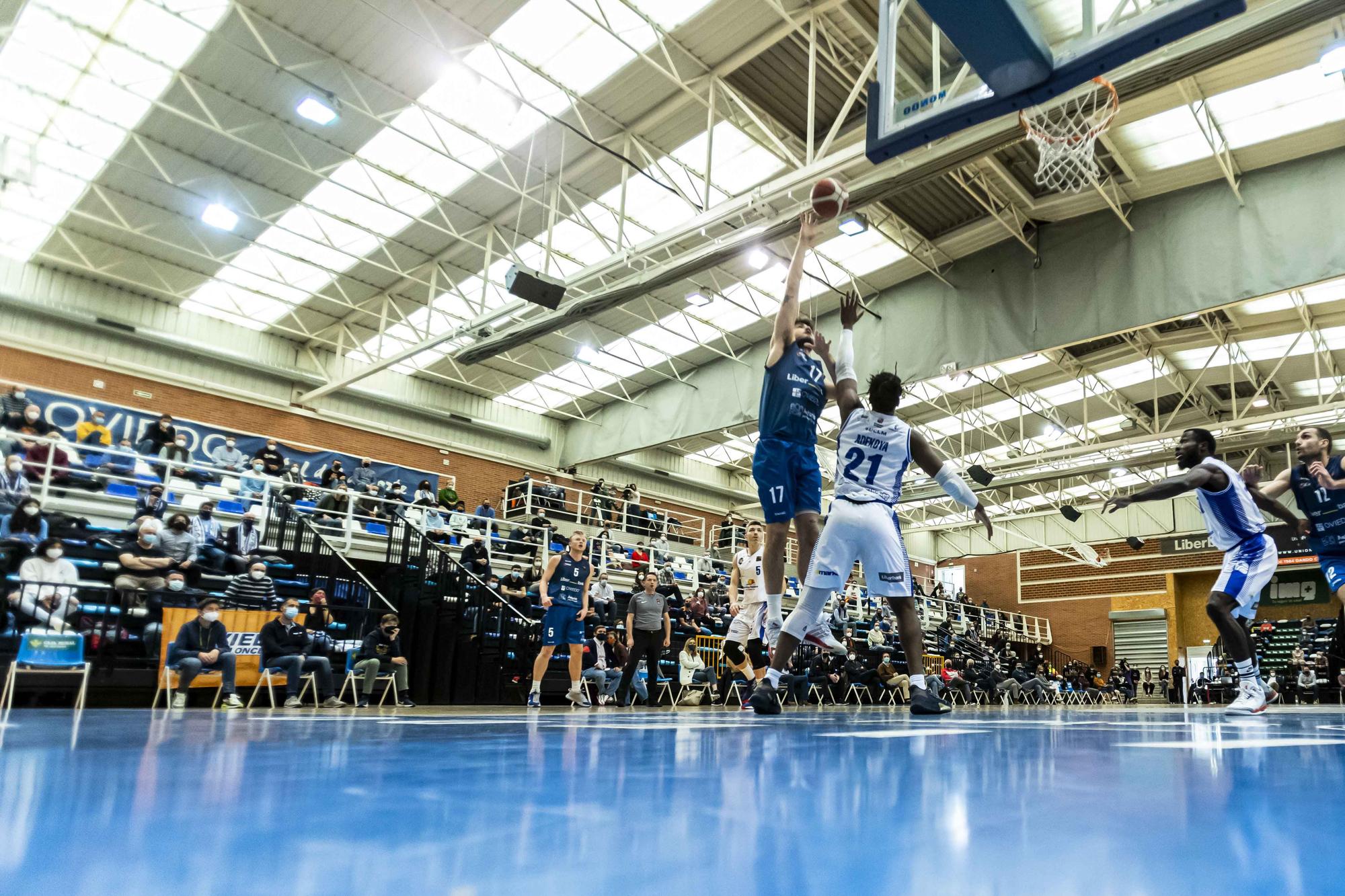 Las imágenes de la victoria del Liberbank Oviedo Baloncesto ante el Almansa que vale la clasificación para el play-off de ascenso a la ACB