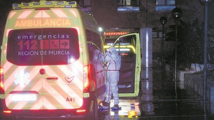 Los familiares de los residentes en Caser se enteraron por la prensa: &quot;No nos cogen el teléfono&quot;