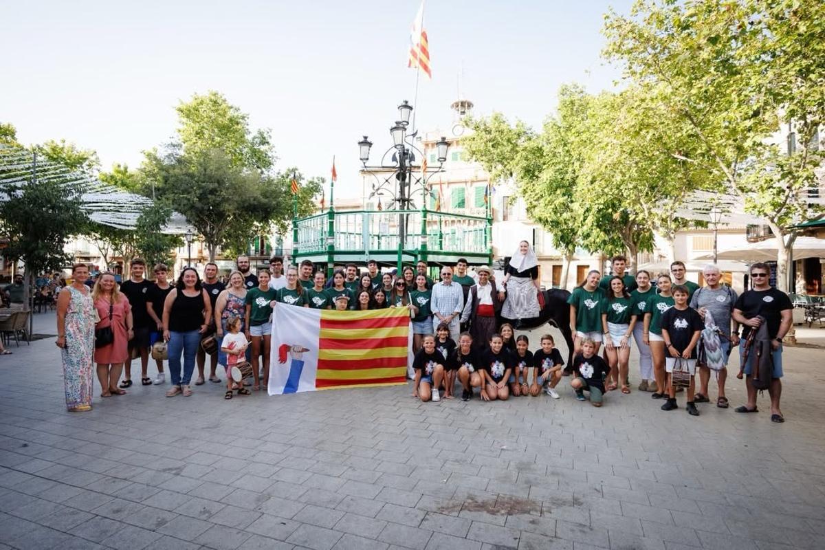 Los Quintos 2005 de Llucmajor dan el 'sus' a las fiestas de Santa Càndida.