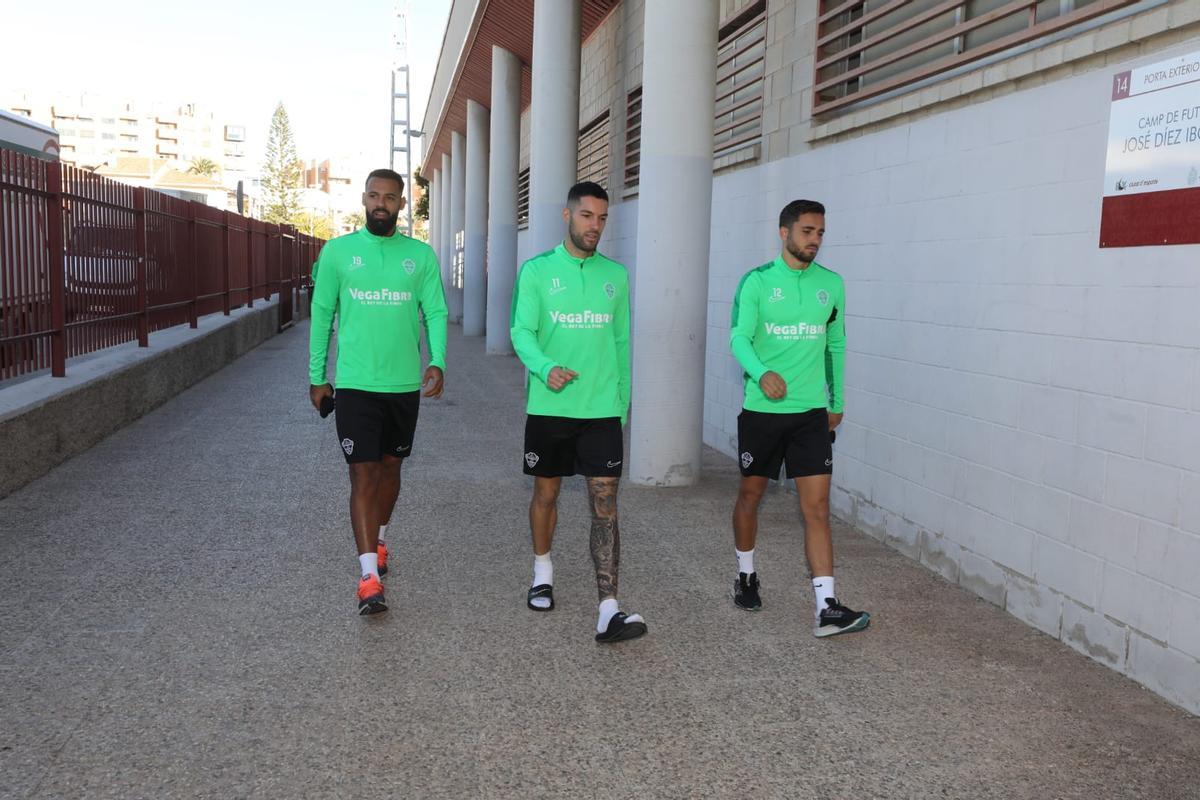 Llegada de jugadores al Díez Iborra para el entrenamiento del Elche CF esta mañana